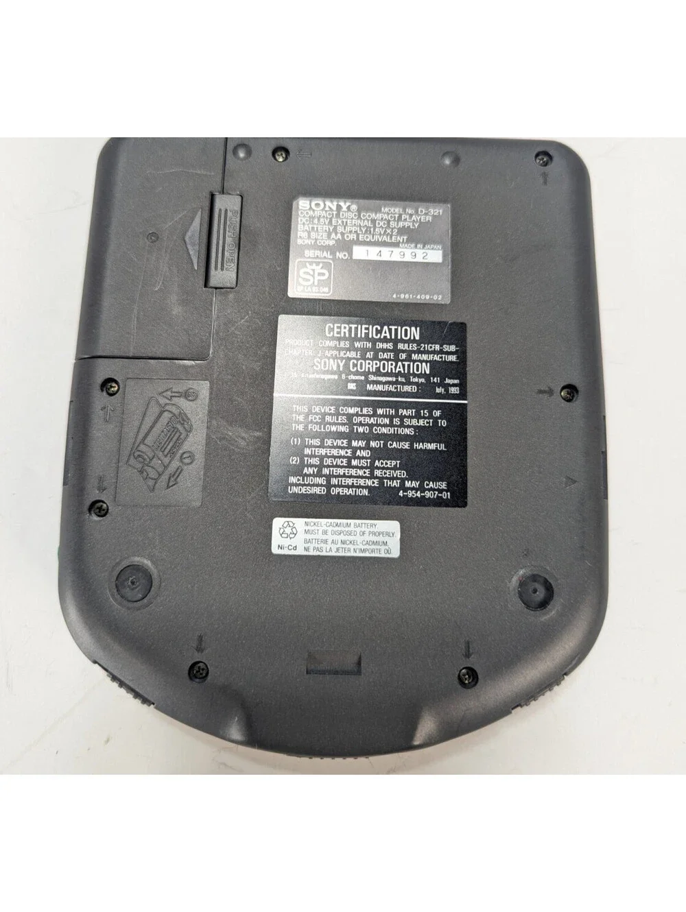 Sony D-321 Discman with Case, Batteries, Charger, Headphones Portable CD Player